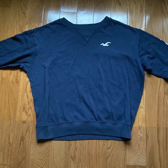 Hollister crewneck - Picture 2 of 5